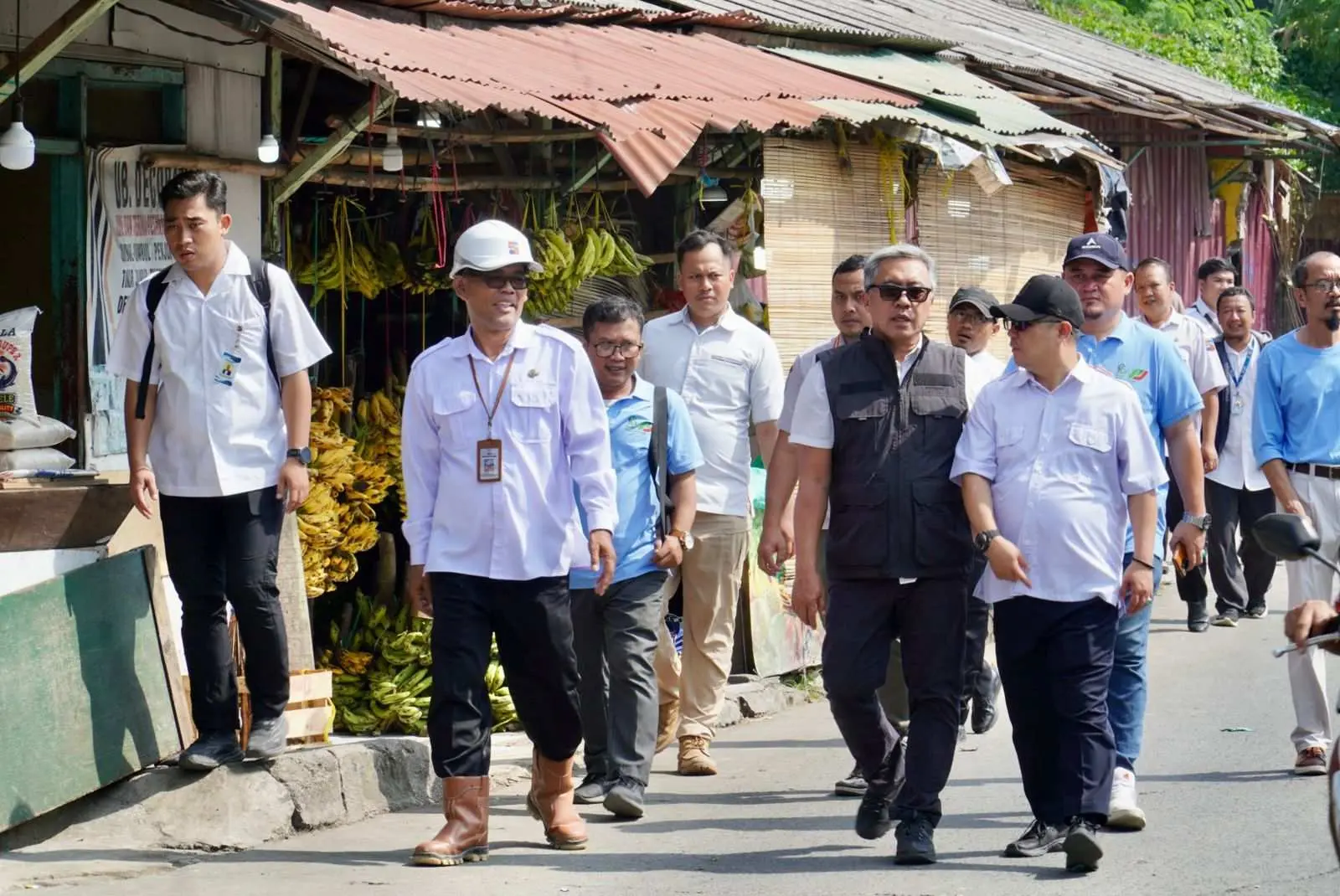 Denny Mulyadi Tinjau Proses Pelebaran Jalan Pasar Jambu Dua