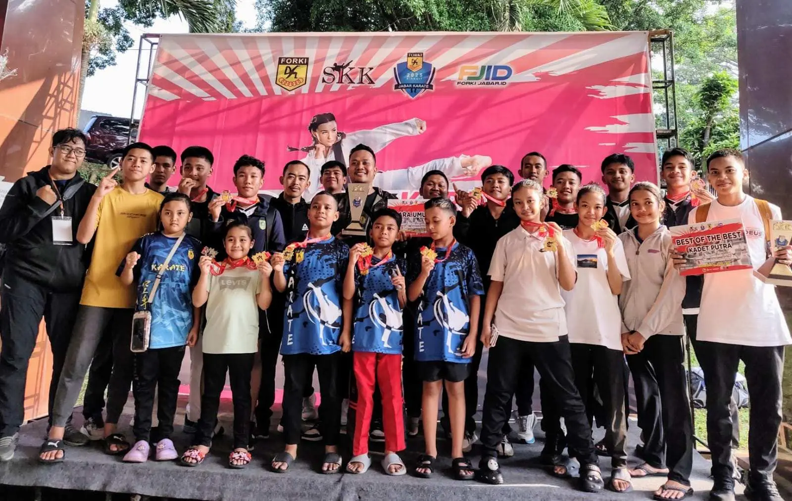 Fantastis Tim Karate Kabupaten Bogor Juara Umum SKK Karate Championship Sirkuit II Jabar 2025